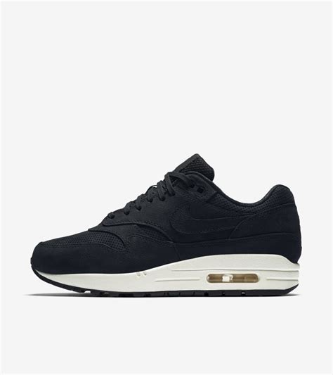 dames nike air max 1 zwart|nike air max 1 aanbieding.